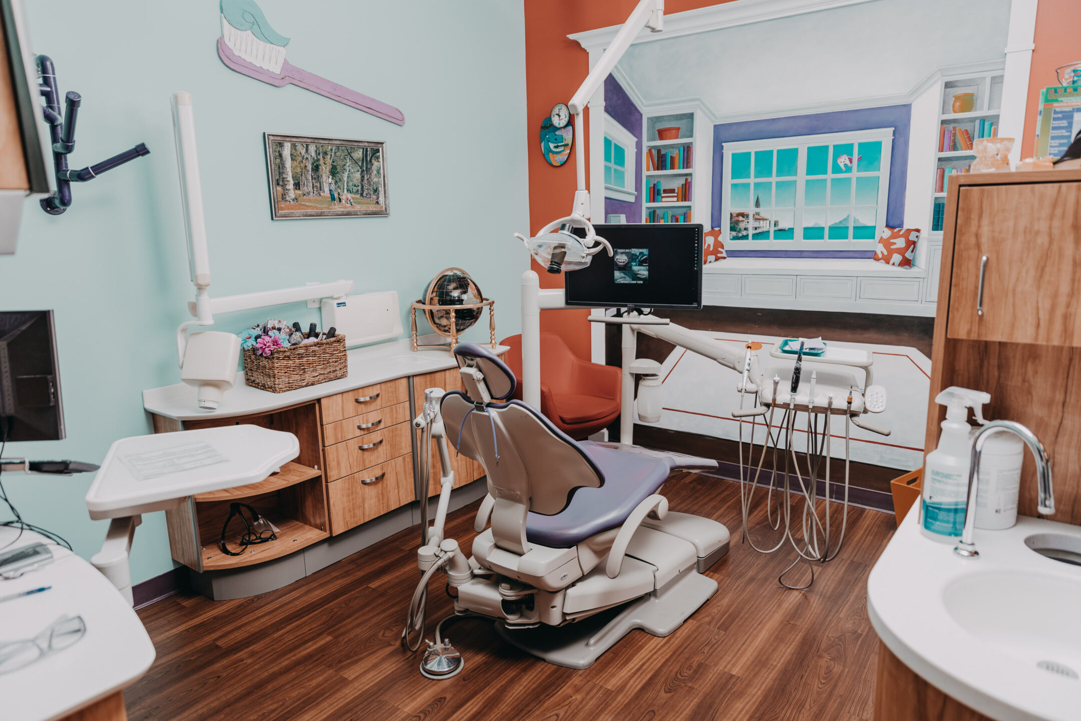  Image of a patient treatment room at Newtown Dentistry.